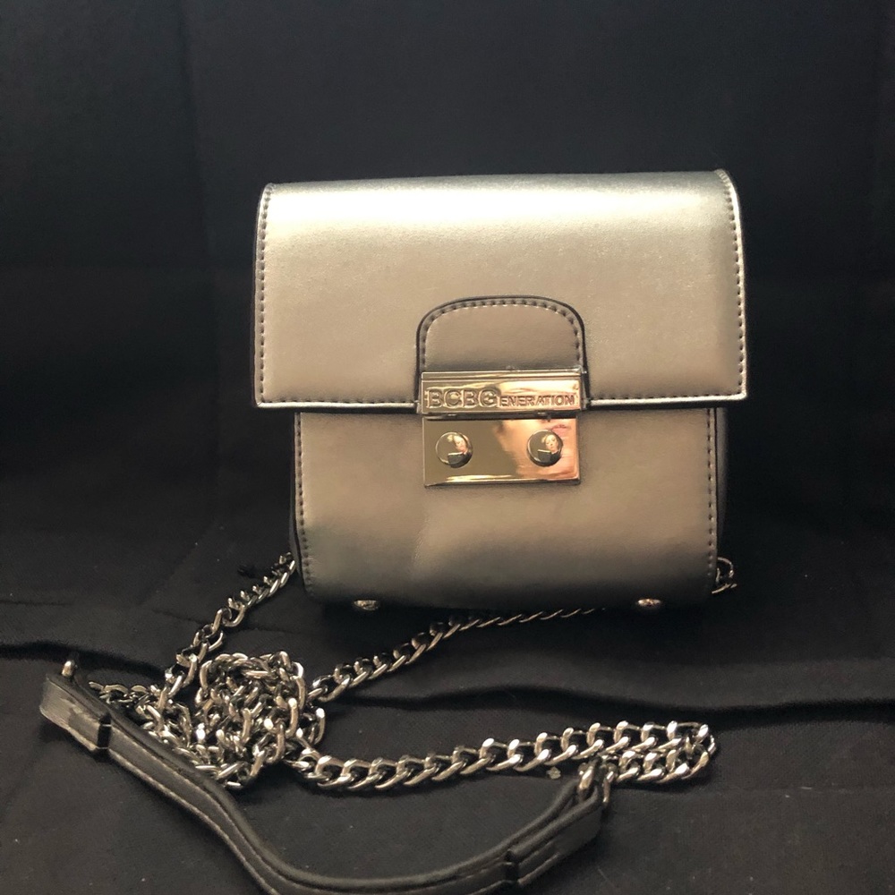 BCBG Small silver purse with chain strap. NWT! - Picture 1 of 10